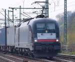 41. MRCE Taurus U2-063(182 563-6 ex U2-051 182 551)mit einem sehr langen Containerzug in HH-Harburg. 24.410