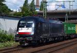 182 563-7 fuhr mit einem Containerzug frhlich die Tonleiter spielend durch Harburg. 15.7.10