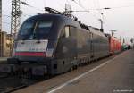 ES 64 U2-074/182 574-4 von MRCE Dispolok wird am 20.8.10 von 101 069-3 aus dem Bhf. HH-Altona herausrangiert.