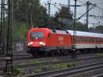 182 021-6 kam berraschender Weise mit einem Autozug durch Harburg gefahren. 26.9.10