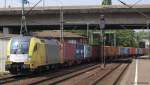 ES 64 U2-010/182 510-8 von dispolok durchfhrt am Mittag des 1.8.10 den Harburger Bhf. mit einem Gterzug.