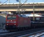 059. 185 199-7 mit einem Stahldrahtrollenzug bei der Durchfahrt in HH-Harburg. 4.12.10