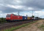 185 051-0 fhrt am 19.6.10 mit einem gemischten Containerzug durch Ochtmissen gen Hamburg.