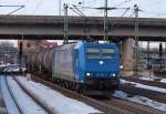 076. HGK's  blaue  185 521-2 durchfuhr den Harburger Bhf auf Gleis 4(!!) mit einem langen ler. 3.1.11 