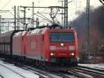 079. 185 197-1 und 007-2 rollten mit 40 Falrrs/Faals 6-achser Waggons durch HH-Harburg. 3.1.11