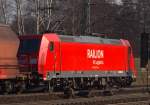 Die wohl frisch gewaschene 185 247-4 zog einen kurzen Gterzug durch HH-Harburg. 26.2.11
