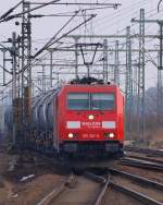 185 301-9 rollte mit einem ler ber Gleis 5 durch Harburg. 26.2.11