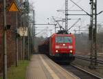 185 176-5 rollte mit einem 40 Waggon langen Schotterwagenzug durch Schleswig. 15.3.11