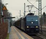 Die schwarze 185 574-1 der CFL Cargo durchfuhr Schleswig mit einem Papierzug Richtung DK. 17.3.11