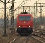 Solobesuch aus Kln, 185 632-7 der HGK rollt hier gemtlich durch den Harburger Bahnhof. 30.3.11