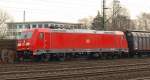 185 398-5 fuhr mit einem Transwaggon und hohem Tempo durch Harburg. 30.3.11