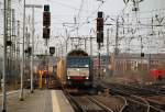185 553-5 der CFL Cargo kam mit ihrem Gterzug hinter der abgestellten 112 hervor geschlichen. Neumnster 30.3.11