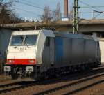 Die Railpool 185 638-4 kam Solo aus dem Hafen durch Harburg gefahren. 2.4.11