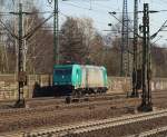 185 575-8 AlphaTrains/HGK 2010 rollte langsam und gemtlich durch HH-Harburg am 02.04.2011.
