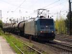185 152-6 fhrt am 9.4.11 mit einem Gz durch Duisburg-Entenfang.