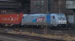 185 673-1 Railpool/EVB zog einen  Hamburg Sd  Containerzug durch Harburg. 2.4.11