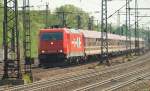 185 631-9 der HGK kommt hier mit einem Suferzug wohl anlsslich des Hafengeburtstages nach Hamburg gefahren. 7.5.11