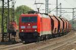 Powerzeit in Harburg !! Wenige Sekunden nachdem der Express KLV durch war,rollte die 361 234 der ELV(links) an der sich immernoch bei der Einfahrt befindenden 185 348-0 vorbei, gleichzeitig kam auf einem anderen Gleis..... 