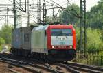 185 598-0 der ITL kam langsam aus ihrem Versteck gerollt. Harburg 7.5.11