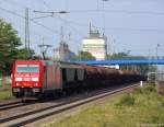 Mit einem Getreidezug rollt 185 403-3 am 21.5.11 durch Tostedt.