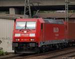 185 256-5 fhrt am 21.5.11 durch den Bhf. Hamburg-Harburg.