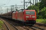 185 045-2 und 159-1 durchfahren Harburg mit einem aus 40 Falns Waggons bestehendem Kohlependel.01.06.11