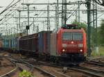 185 169-0 kommt hier mit einem Mischer nach Harburg gefahren. 01.06.11