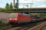 185 320-9 mit einem Stahlplattentransport bei der Durchfahrt in Harburg. 01.06.11