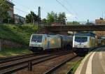 185 677-2 der ITL rollt hier mit einem ler vorbei an der ME 246 004-6 die auf die Ausfahrt nach Cuxhaven wartet. Der gemeinsame Hersteller diese Loks ist nicht zu bersehen, verblffende hnlichkeit.....HH 01.06.11