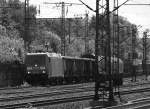 185 301-9 vom Hitzeflimmern umgeben und weit weit weg vom Fotografen aufgenommen rollt auf den Bhf.HH-Harburg zu. 03.06.11