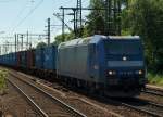185 509/CL 009 rollt hier gemtlich mit einem Containerzug durch Harburg. 03.06.11