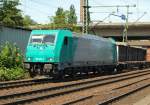 185 610-3 die zum Glck nicht in dem nervigen  verkehrsrot  unterwegs ist rollt hier mit vielen vielen Waggons durch Harburg. 03.06.11