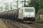 185 562-6 der ITL/BLG rollt hier mit einem ler durch Harburg. 08.07.11
