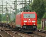 185 346-4 fuhr mit einem leeren Containerzug durch Harburg. 08.07.11