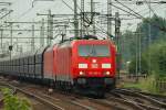 185 369-6 und 371-2 mit einem Kohlependel aus Duisburg rollten am 8.7.11 durch Harburg.