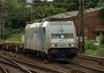 185 673-1 Railpool/EVB mit leerem Containerzug bei der Durchfahrt in Harburg. 19.8.11
