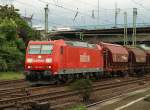 185 159-1 sieht reichlich mitgenommen aus, am 19.8.11 zog sie den Getreidezug durch Harburg.