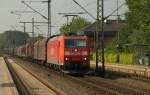 185 182-3 durchfhrt hier Schleswig mit einem Mischer am Haken. 20.8.11