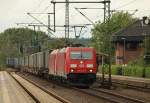 185 372-0 kam mit der 185 326 der RSC im Schlepp und dem Samskip/Norfolk KLV am Haken erneut durch Schleswig gefahren. 18.9.11