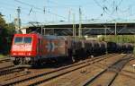 185 605-3/HGK 2063 rumpelt hier mit einem ler durch Harburg. 30.9.11