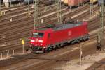 185 063-5 rumpelt am 30.9.11 ber den Rbf. Maschen zum Lokparkplatz.