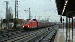 185 012-2 durchfhrt hier Bremen Hbf mit einem leeren Autotransportzug. 3.12.11