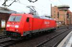 185 257-3 stand fotografenfreundlich mitten im Bahnhof Harburg. 07.1.12