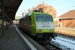 185 542-6 musste schliesslich halten und so bekam ich noch die Chance auf eine  Bahnsteigaufnahme . Harburg 31.1.12