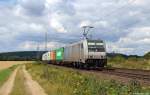 185 717-6 fhrt am 11.8.12 mit einem Containerzug durch das Leinetal bei Burgstemmen.