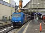 185 522-0 fuhr am 8.12.12 mit einem Autozug durch den Bremer Hbf.