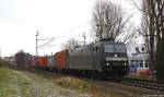 185 564-2 fuhr am 22.2.13 mit einem Containerzug durch Unterelbe.