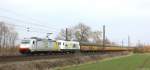 185 637-6 & 223 155-3 fuhren am 13.4.13 mit einem Gterzug bei Rssing durch die Landschaft.