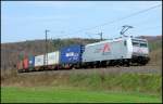 br-6185-traxx-f140-ac1-ac2/260868/185-537-von-tx-logistik-mit 185 537 von TX Logistik mit Containerzug am 18.04.13 bei Hermannspiegel