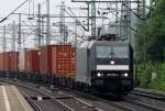 Die fr Locon fahrende 185 563-4(REV/BK/12.06.13)durchfhrt HH-Harburg. 29.06.2013